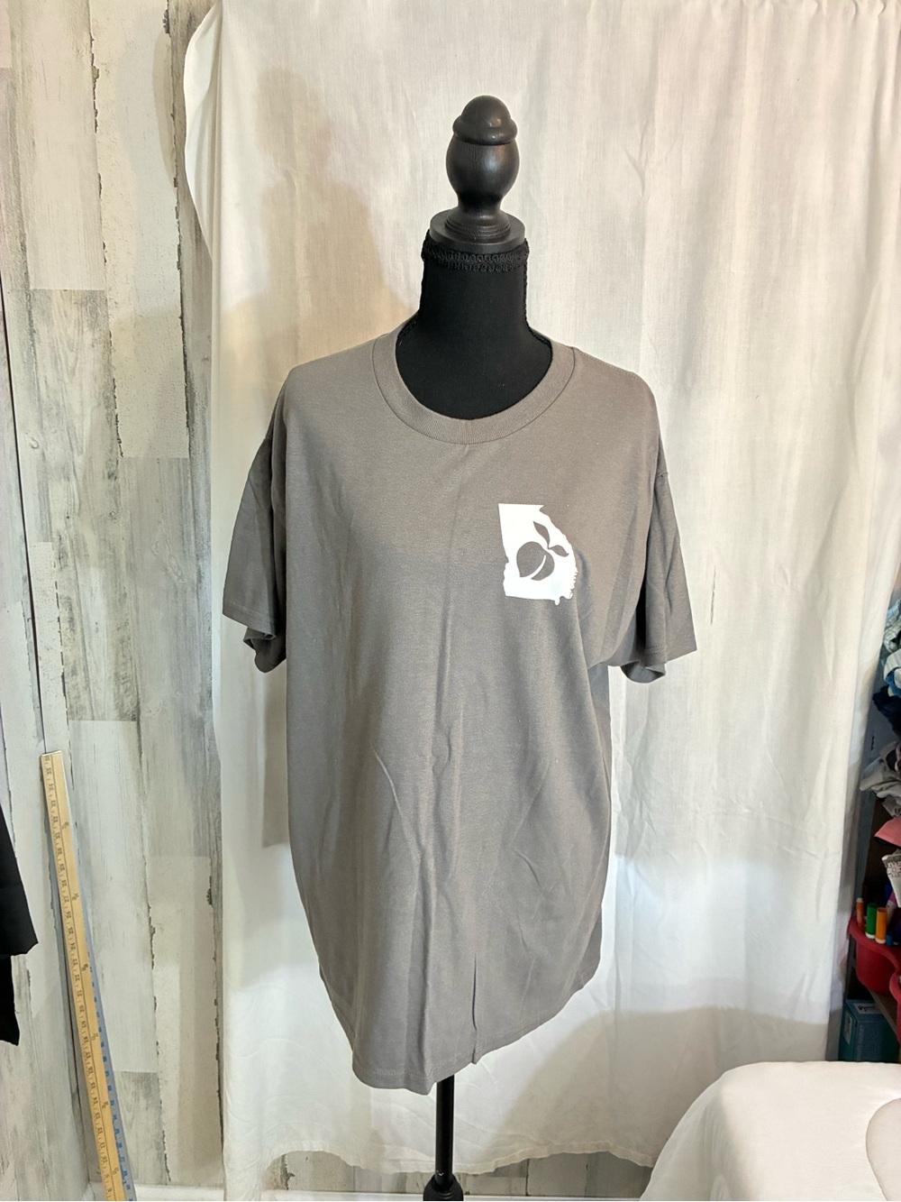 Men's or women’s  Gray Graphic Crewneck T-Shirt Sz L